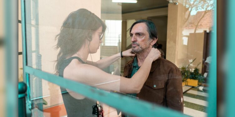 Oficina gratuita sobre figurino no cinema e teatro chega a Paranaguá com aulas práticas e teóricas