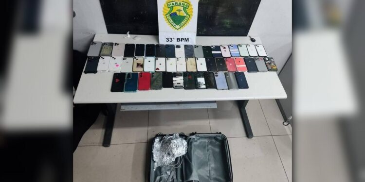 PMPR recupera 54 celulares furtados em festival realizado na Pedreira Paulo Leminski em Curitiba; 5 pessoas foram presas