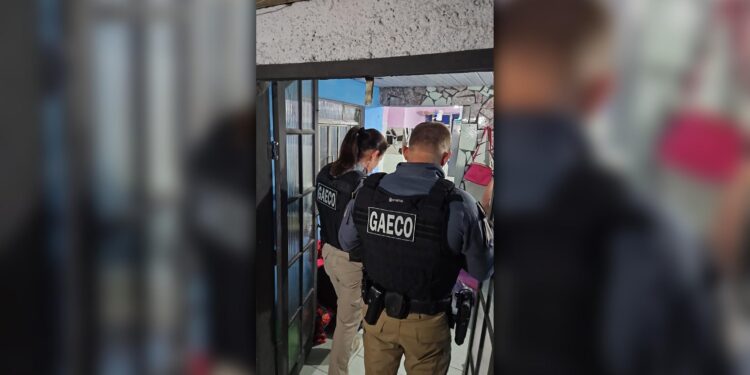 Gaeco cumpre, em Paranaguá e Guaratuba, 14 mandados de busca domiciliar em operação contra organização criminosa