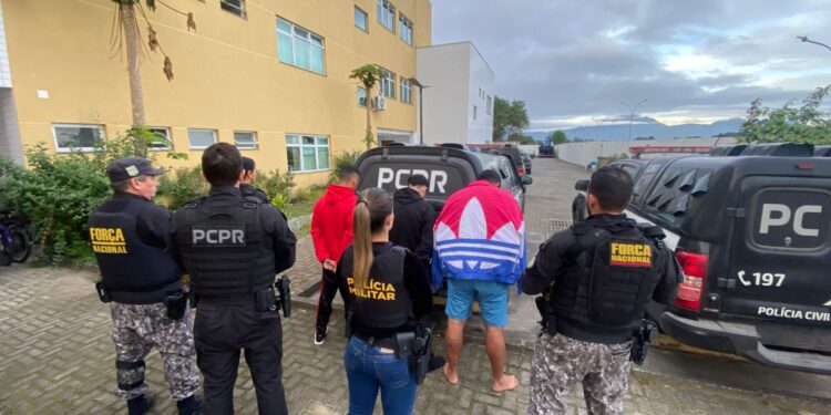 Ação integrada prende quatro pessoas durante operação em Paranaguá