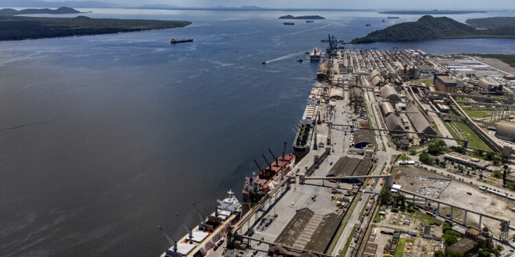 Foto: Claudio Neves/Portos do Paraná