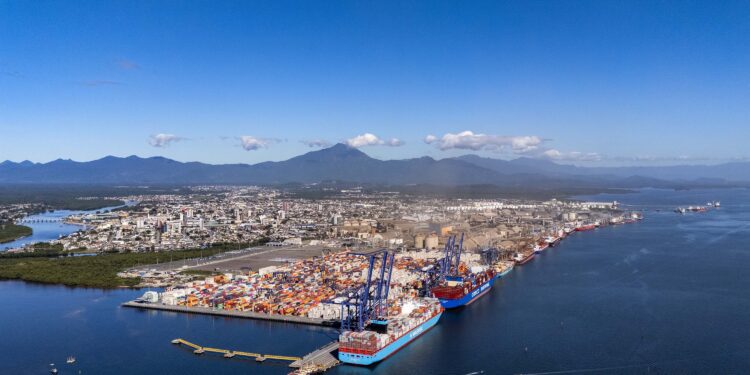 Foto: Claudio Neves/Portos do Paraná