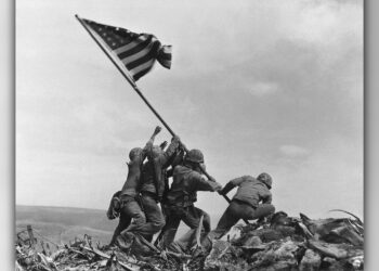 A Bandeira de Iwo Jima – Japão, 23 de fevereiro de 1945