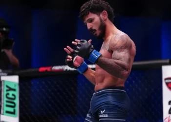 De Paranaguá para o UFC: Lerryan Douglas conquista contrato após nocaute relâmpago