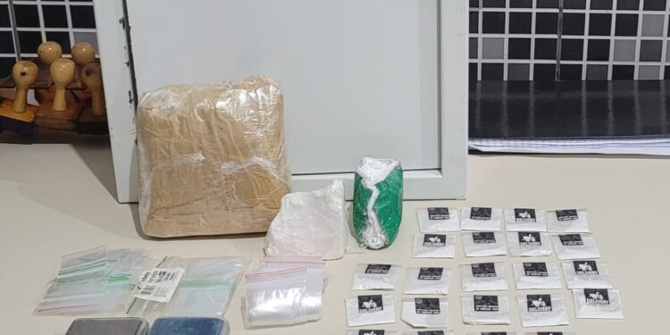 Proprietária de imóvel encontra cocaína dentro de cofre deixado pela inquilina em Antonina