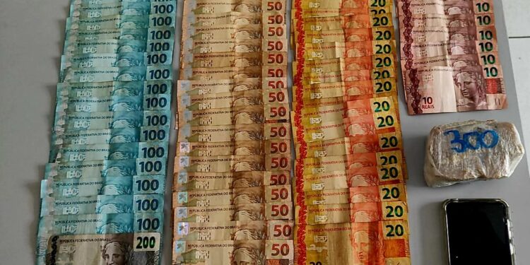 RPA apreende grande quantidade de crack e dinheiro após acompanhamento tático em Paranaguá