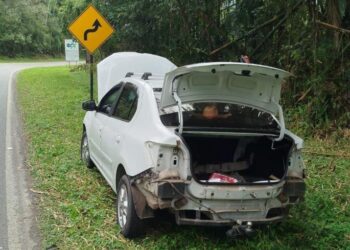 Carro furtado na RMC é encontrado abandonado em Morretes