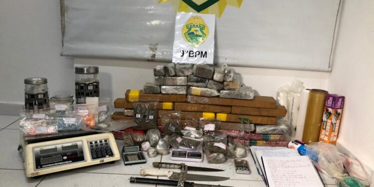 Grupamento de Motocicletas apreende mais de 20 quilos de entorpecentes em Paranaguá; droga estava dentro de refrigeradores