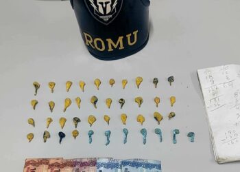 A droga estava escondida no bolso da calça que o abordado vestia