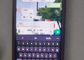 Com informações repassadas pelo rastreador do celular, as equipes foram até um beco, na Rua Visconde de Nácar, no bairro Costeira, onde abordaram um suspeito.