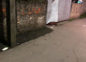 UM TRÂNSITO QUE MATA: Adolescente morre após bater motocicleta em  portão e muro de residência na Estrada Velha do Bockmann em Paranaguá