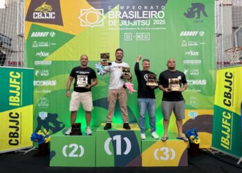 Projeto Juninho Pitbull leva 25 atletas ao Brasileiro de Jiu-Jitsu em Joinville e conquista pódios históricos