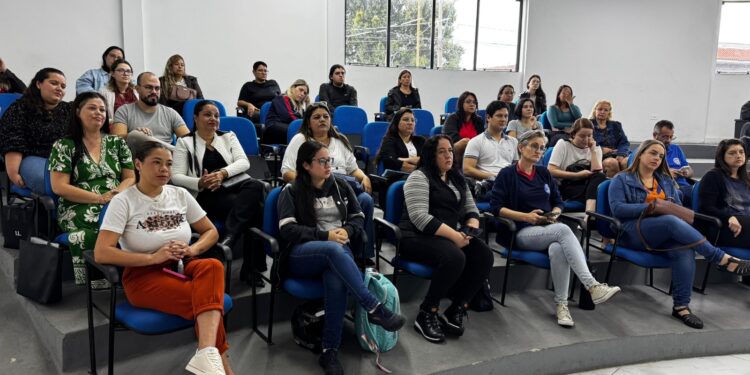 Matinhos empossa 29 novos servidores e reforça áreas de Educação, Saúde e Administração