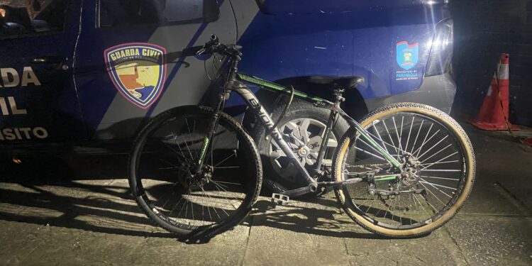 A bicicleta foi encontrada pelos agentes perto da depuradora de ostras