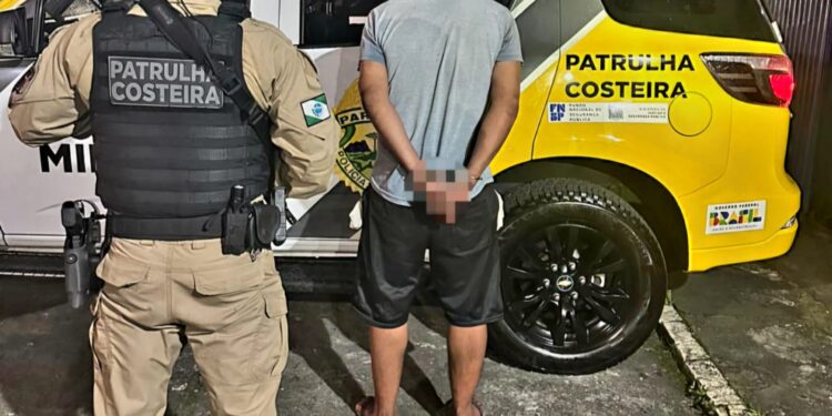 A prisão aconteceu nas proximidades do terminal urbano