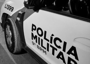 Com um ferimento na mão esquerda, o taxista foi encaminhado para atendimento médico na UPA da Praça Portugal