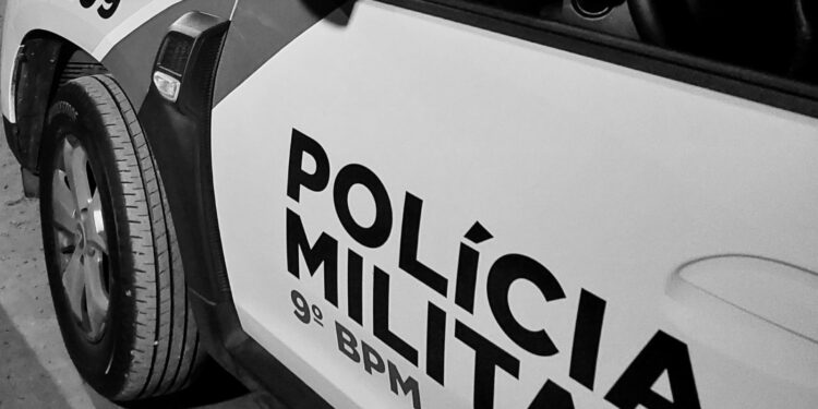 Com um ferimento na mão esquerda, o taxista foi encaminhado para atendimento médico na UPA da Praça Portugal