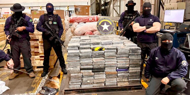 Receita Federal apreende mais de 1 tonelada de cocaína no Terminal de Contêineres do Porto de Paranaguá