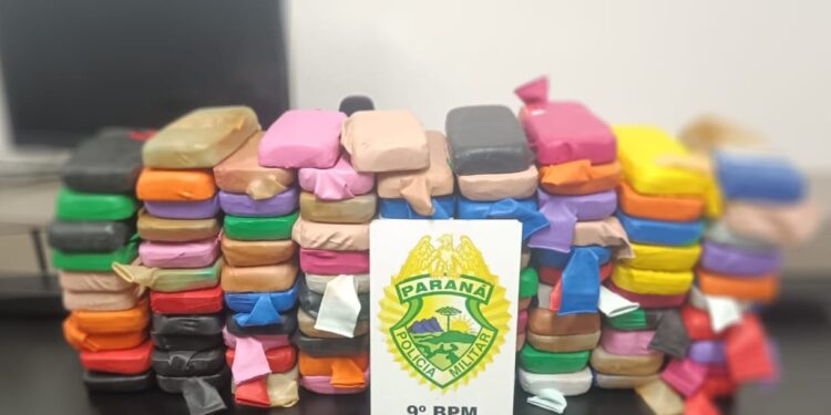 PM apreende mais de 100 quilos de cocaína em Matinhos; droga estava em um carro na PR-508