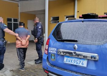 GCM captura foragido da Justiça em Matinhos; indivíduo tentou fazer o cadastro de vendedor ambulante
