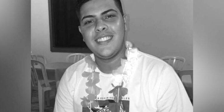 VIOLÊNCIA SEM FIM: Motoboy é assassinado com 12 facadas durante assalto no Jardim Ouro Fino em Paranaguá