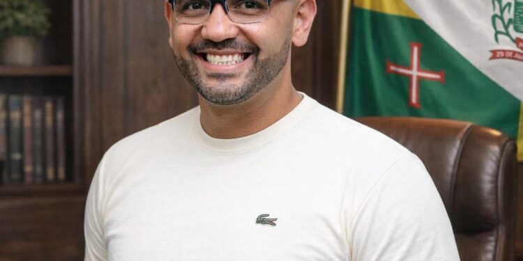 Prefeito Adriano Ramos anuncia Thiago Sonho como novo secretário de Educação de Paranaguá