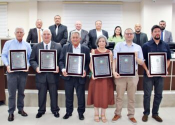 Câmara de Vereadores de Paranaguá realiza última Sessão Solene de 2025 com entrega de honrarias