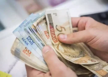 Novo salário mínimo será de R$ 1.621 em 2026