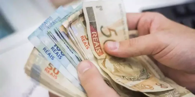 Novo salário mínimo será de R$ 1.621 em 2026