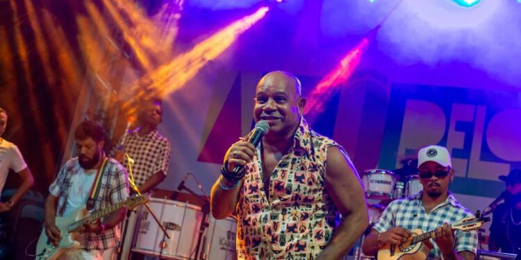 Reinaldinho, ex-vocalista do Terra Samba, é atração confirmada no Pré-Carnaval de Paranaguá