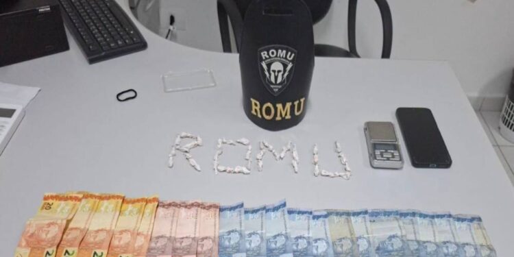 ROMU prende acusado de envolvimento com o tráfico de drogas no Beco do Óleo em Paranaguá 