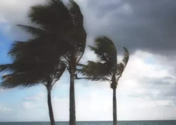 Marinha emite alerta de ventos intensos de até 75 km/h para o litoral do Paraná