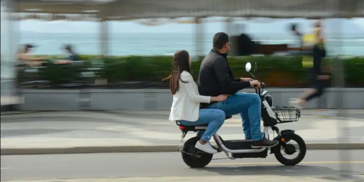 Novas regras para ciclomotores começam a valer; veja o que muda