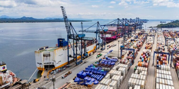 Foto: Claudio Neves/Portos do Paraná