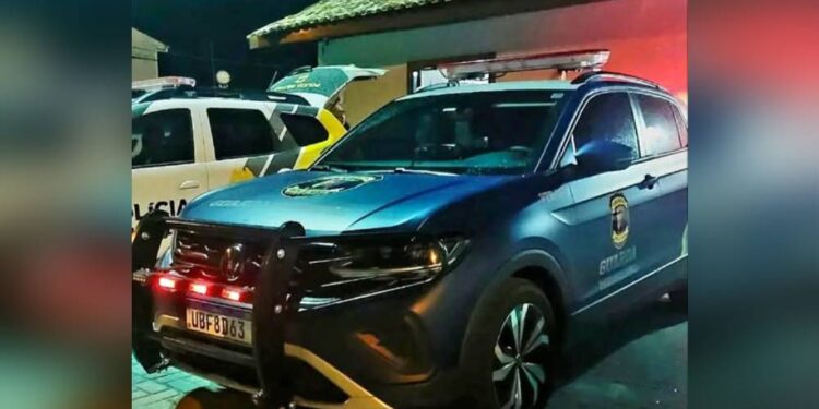 Rapaz em surto psicótico ameaça equipe médica com pedaços de vidro e danifica equipamentos no PA de Praia de Leste; paciente foi contido pela GCM