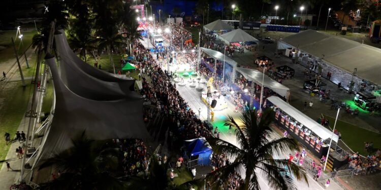 Desfile das Campeãs do Carnaval 2026 é cancelado devido ao mau tempo em Paranaguá