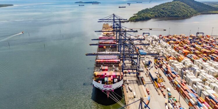 Foto: Claudio Neves/Portos do Paraná