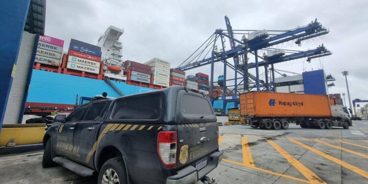 TRÁFICO INTERNACIONAL DE DROGAS: PF deflagra Operação Fundo Falso no Paraná e São Paulo 