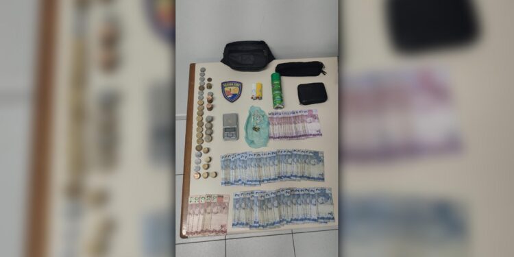 GCM encontra drogas em ferro-velho na região Central de Paranaguá; estabelecimento fica a menos de 100 metros de um colégio estadual 