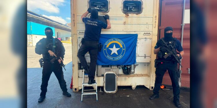 Receita Federal apreende 12 quilos de cocaína em Paranaguá