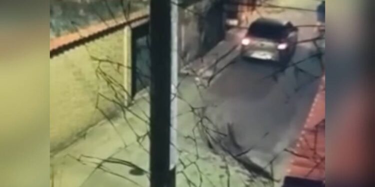 Câmeras de monitoramento registram atentado a tiros na Vila Cruzeiro em Paranaguá