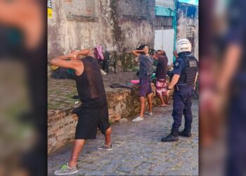 Grupo Tático de Motocicletas captura foragido da Justiça no Centro Histórico de Paranaguá