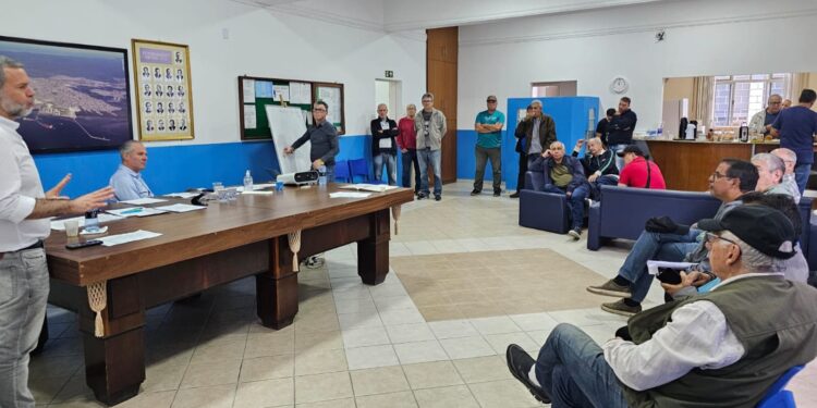 Após convenções coletivas, renda dos conferentes cresce até 76% no Porto de Paranaguá