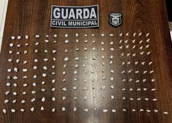 OPERAÇÃO SINERGIA III: GCM apreende pinos plásticos com cocaína e pedras de crack em Matinhos 