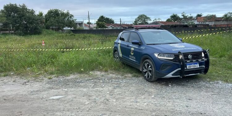 Corpo humano em avançado estado de decomposição é encontrado por catador de recicláveis em Pontal do Paraná