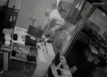 Imagens de câmeras de segurança mostram arrombador em ação no Centro Histórico de Paranaguá