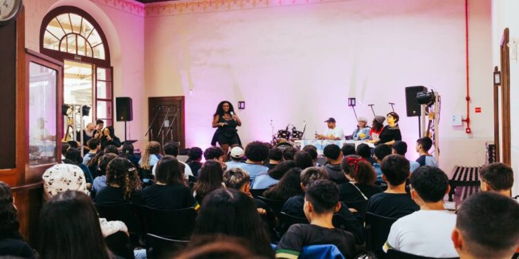 2.º Sarau Afro Parnanguara transforma data da abolição em espaço de denúncia, resistência e celebração da cultura negra