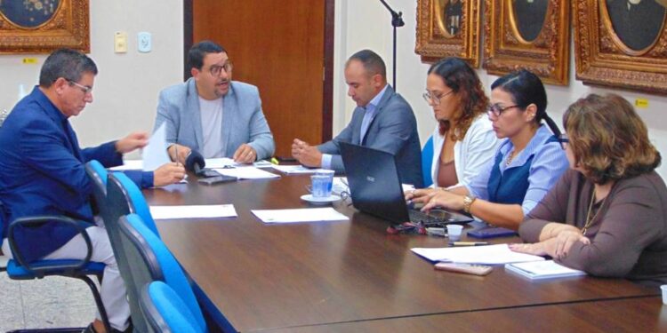 CEI da Saúde realiza 1.ª reunião na Câmara de Paranaguá e define cronograma de trabalho que irá apurar contratos firmados entre o Município e a empresa AGP Saúde