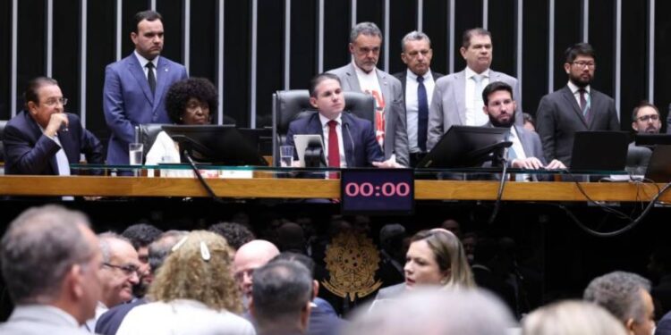 Plenário aprovou em dois turnos o fim da escala 6x1 (Foto: Kayo Magalhães / Câmara dos Deputados)
