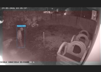 MURALHA DIGITAL: Câmeras de segurança flagram rapaz dentro de escola na Ilha dos Valadares 